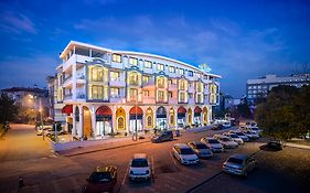 The Sansa Hotel & Spa
